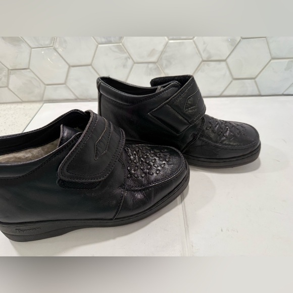 Calidad Pinosos Womans Black Comfort Walking Shoe Orthopedic Fastener Spain 6 WW - Picture 6 of 11